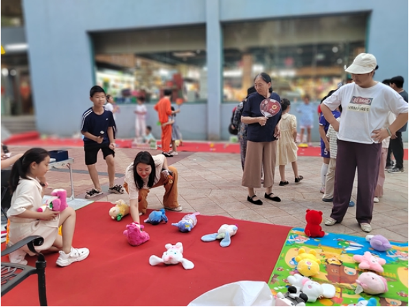 郑州市鑫苑社区：“鑫市集”冰爽节仲夏夜亮灯启幕